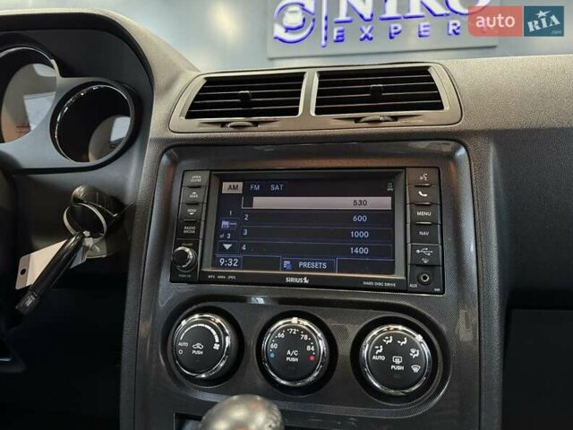 Белый Додж Челенджер, объемом двигателя 3.6 л и пробегом 157 тыс. км за 16500 $, фото 31 на Automoto.ua