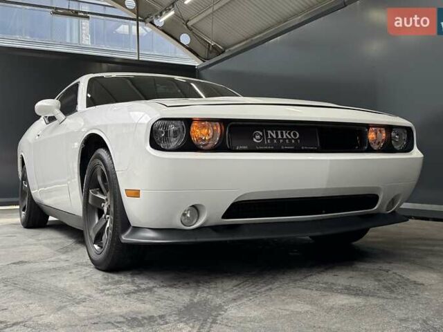 Белый Додж Челенджер, объемом двигателя 3.6 л и пробегом 157 тыс. км за 16500 $, фото 26 на Automoto.ua