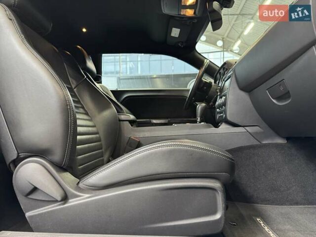 Белый Додж Челенджер, объемом двигателя 3.6 л и пробегом 157 тыс. км за 16500 $, фото 34 на Automoto.ua