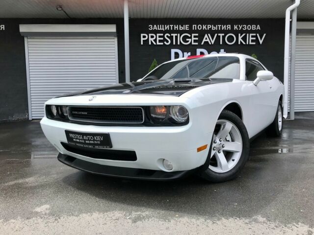 Белый Додж Челенджер, объемом двигателя 3.6 л и пробегом 158 тыс. км за 15900 $, фото 13 на Automoto.ua