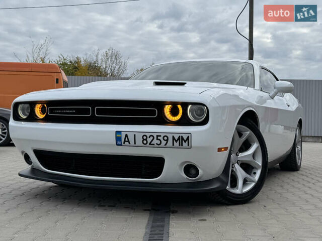 Белый Додж Челенджер, объемом двигателя 3.6 л и пробегом 150 тыс. км за 17499 $, фото 4 на Automoto.ua