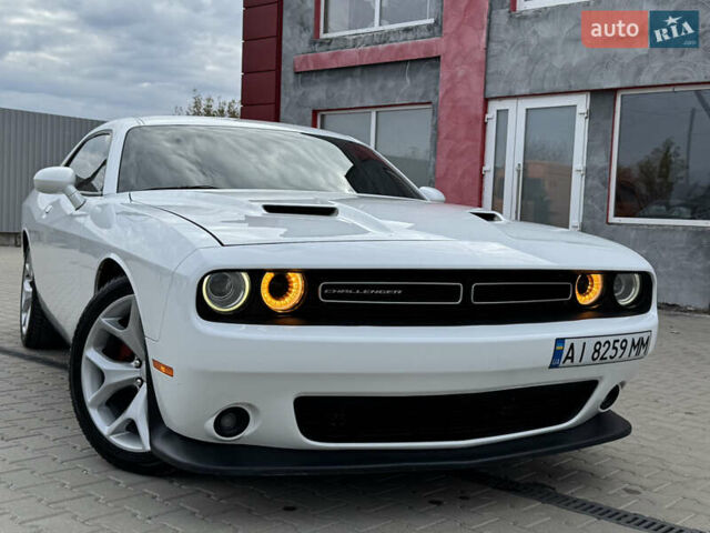 Белый Додж Челенджер, объемом двигателя 3.6 л и пробегом 150 тыс. км за 17499 $, фото 2 на Automoto.ua