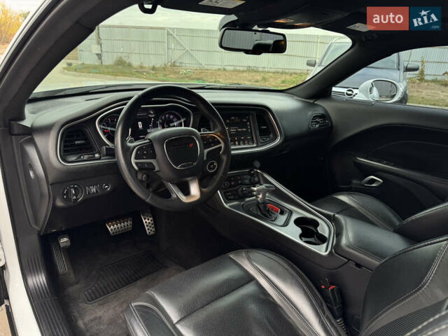 Белый Додж Челенджер, объемом двигателя 3.6 л и пробегом 150 тыс. км за 17499 $, фото 25 на Automoto.ua
