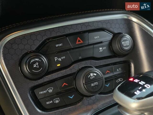 Белый Додж Челенджер, объемом двигателя 3.6 л и пробегом 95 тыс. км за 16500 $, фото 32 на Automoto.ua