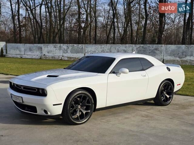 Белый Додж Челенджер, объемом двигателя 3.6 л и пробегом 95 тыс. км за 16500 $, фото 9 на Automoto.ua