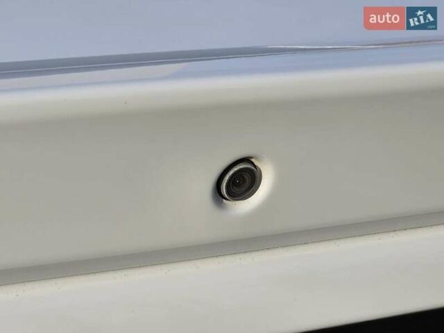 Белый Додж Челенджер, объемом двигателя 3.6 л и пробегом 95 тыс. км за 16500 $, фото 16 на Automoto.ua