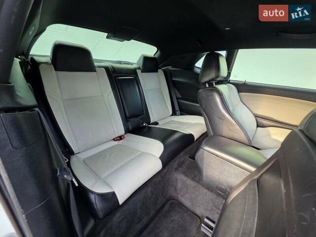 Белый Додж Челенджер, объемом двигателя 3.6 л и пробегом 95 тыс. км за 16500 $, фото 34 на Automoto.ua