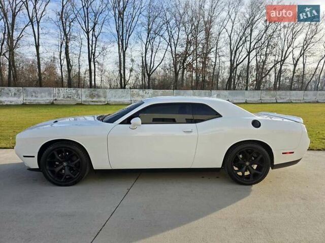 Белый Додж Челенджер, объемом двигателя 3.6 л и пробегом 95 тыс. км за 16500 $, фото 14 на Automoto.ua