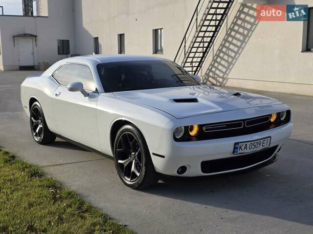 Белый Додж Челенджер, объемом двигателя 3.6 л и пробегом 95 тыс. км за 16500 $, фото 15 на Automoto.ua