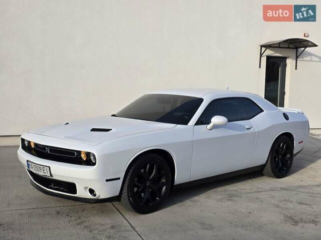 Белый Додж Челенджер, объемом двигателя 3.6 л и пробегом 95 тыс. км за 16500 $, фото 17 на Automoto.ua