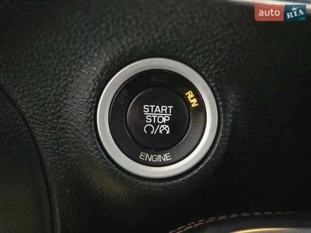 Белый Додж Челенджер, объемом двигателя 3.6 л и пробегом 95 тыс. км за 16500 $, фото 26 на Automoto.ua