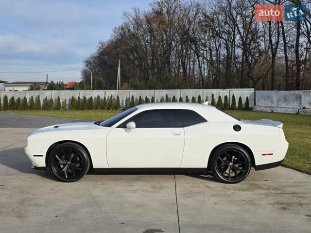 Белый Додж Челенджер, объемом двигателя 3.6 л и пробегом 95 тыс. км за 16500 $, фото 6 на Automoto.ua