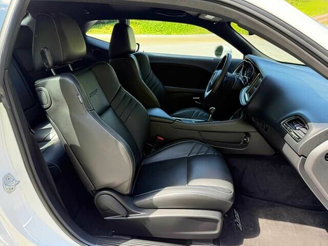 Білий Додж Challenger, об'ємом двигуна 6.2 л та пробігом 70 тис. км за 12800 $, фото 9 на Automoto.ua