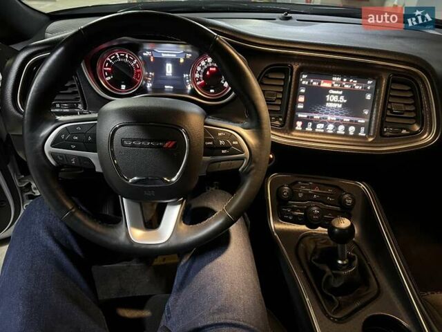 Белый Додж Челенджер, объемом двигателя 6.4 л и пробегом 92 тыс. км за 28300 $, фото 36 на Automoto.ua