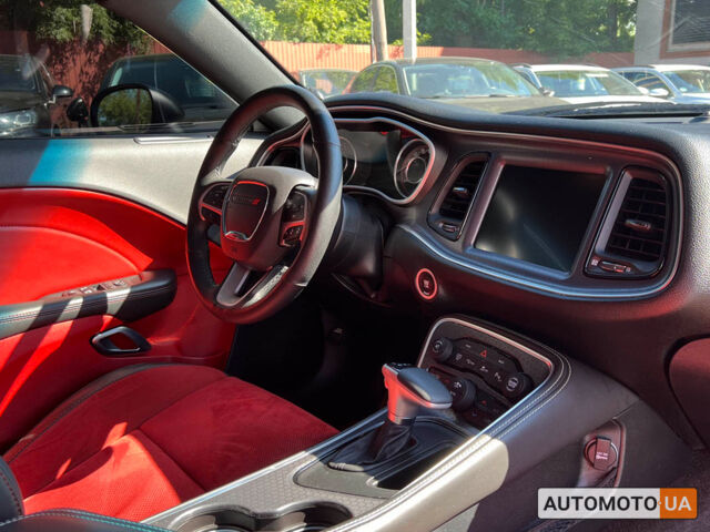 Белый Додж Челенджер, объемом двигателя 6.4 л и пробегом 136 тыс. км за 35000 $, фото 17 на Automoto.ua