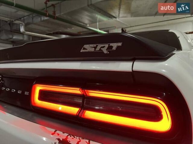 Белый Додж Челенджер, объемом двигателя 6.4 л и пробегом 92 тыс. км за 28300 $, фото 26 на Automoto.ua