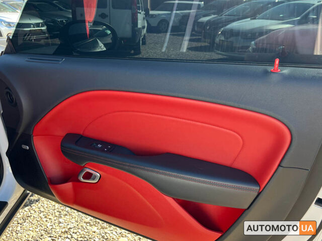 Белый Додж Челенджер, объемом двигателя 6.4 л и пробегом 136 тыс. км за 35000 $, фото 18 на Automoto.ua