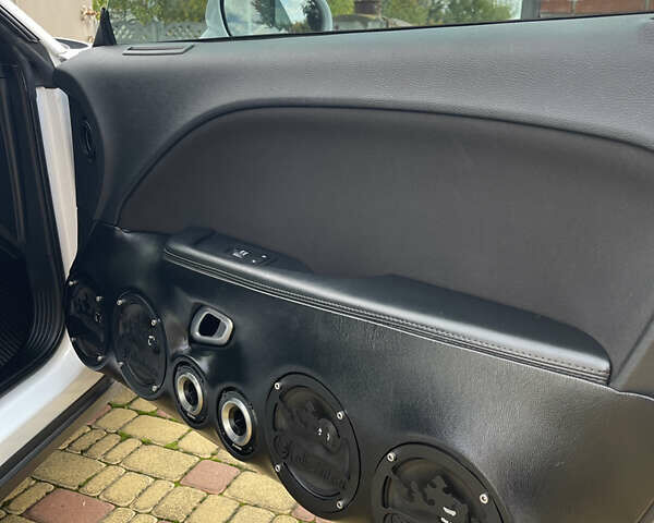 Белый Додж Челенджер, объемом двигателя 3.6 л и пробегом 72 тыс. км за 23000 $, фото 15 на Automoto.ua