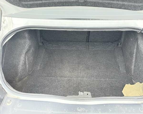 Белый Додж Челенджер, объемом двигателя 3.6 л и пробегом 109 тыс. км за 19000 $, фото 7 на Automoto.ua