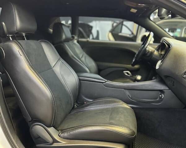 Белый Додж Челенджер, объемом двигателя 3.6 л и пробегом 194 тыс. км за 17600 $, фото 17 на Automoto.ua