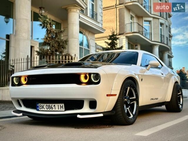 Белый Додж Челенджер, объемом двигателя 3.6 л и пробегом 142 тыс. км за 19500 $, фото 1 на Automoto.ua