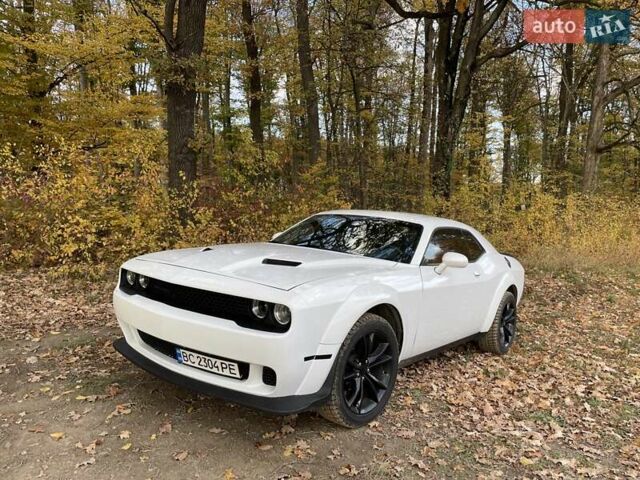Белый Додж Челенджер, объемом двигателя 3.6 л и пробегом 194 тыс. км за 17600 $, фото 12 на Automoto.ua