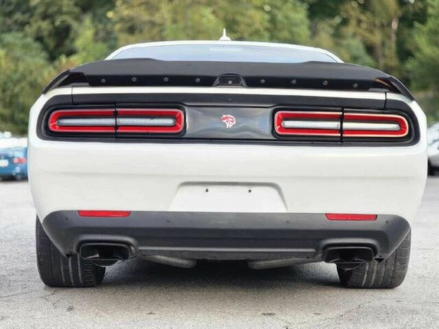 Белый Додж Челенджер, объемом двигателя 6.2 л и пробегом 75 тыс. км за 9500 $, фото 5 на Automoto.ua