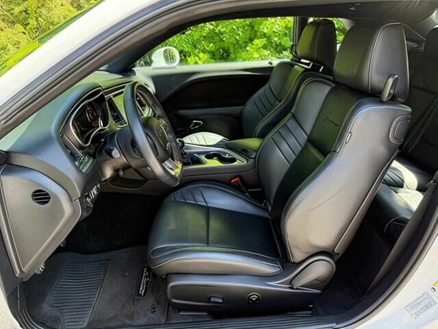 Білий Додж Challenger, об'ємом двигуна 6.2 л та пробігом 70 тис. км за 12800 $, фото 7 на Automoto.ua