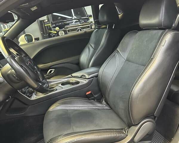 Белый Додж Челенджер, объемом двигателя 3.6 л и пробегом 194 тыс. км за 17600 $, фото 13 на Automoto.ua