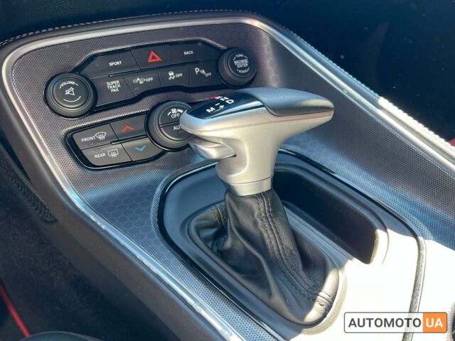 Белый Додж Челенджер, объемом двигателя 6.4 л и пробегом 136 тыс. км за 35000 $, фото 13 на Automoto.ua