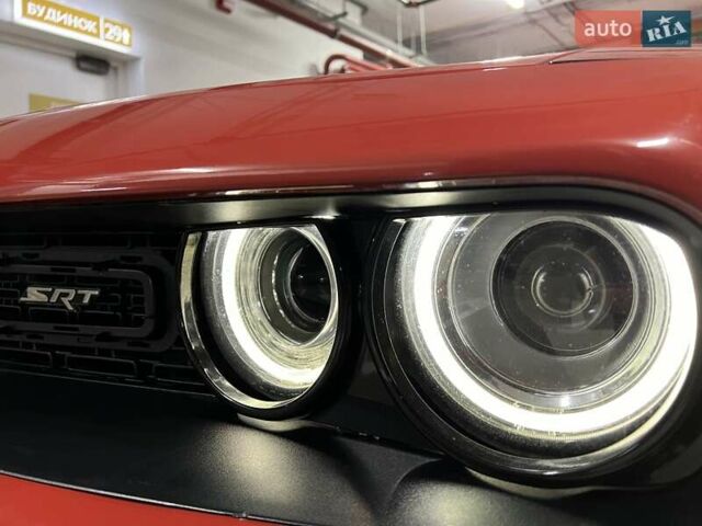 Белый Додж Челенджер, объемом двигателя 6.4 л и пробегом 92 тыс. км за 28300 $, фото 18 на Automoto.ua
