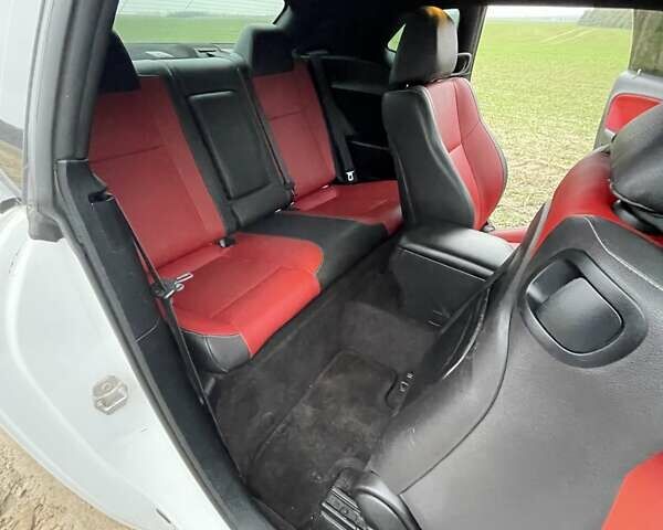 Белый Додж Челенджер, объемом двигателя 3.6 л и пробегом 109 тыс. км за 19000 $, фото 13 на Automoto.ua