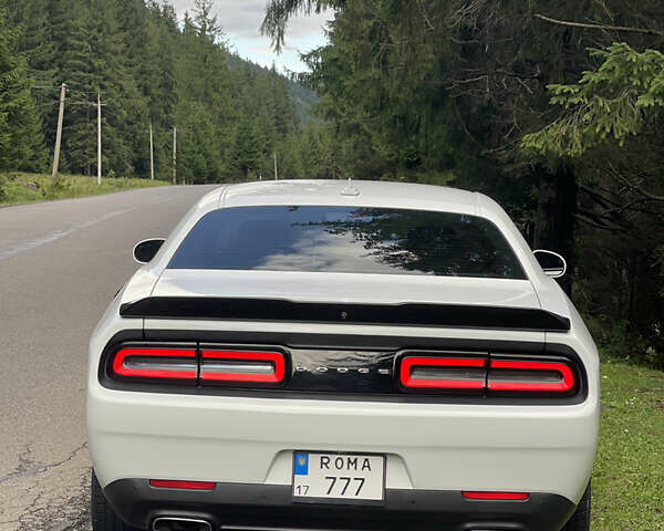 Белый Додж Челенджер, объемом двигателя 3.6 л и пробегом 72 тыс. км за 23000 $, фото 24 на Automoto.ua