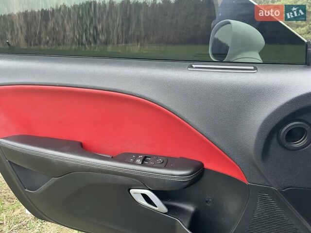 Белый Додж Челенджер, объемом двигателя 3.6 л и пробегом 109 тыс. км за 19000 $, фото 15 на Automoto.ua