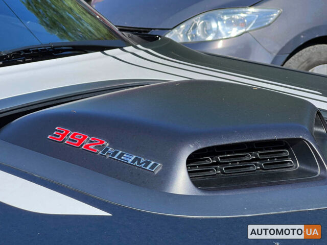 Белый Додж Челенджер, объемом двигателя 6.4 л и пробегом 136 тыс. км за 35000 $, фото 6 на Automoto.ua