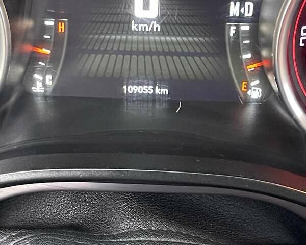 Белый Додж Челенджер, объемом двигателя 3.6 л и пробегом 109 тыс. км за 19000 $, фото 11 на Automoto.ua