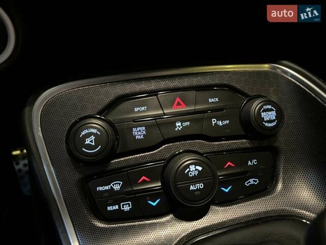 Белый Додж Челенджер, объемом двигателя 6.4 л и пробегом 92 тыс. км за 28300 $, фото 48 на Automoto.ua