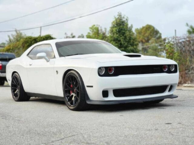 Белый Додж Челенджер, объемом двигателя 6.2 л и пробегом 75 тыс. км за 9500 $, фото 1 на Automoto.ua