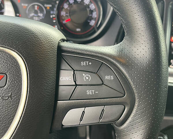 Белый Додж Челенджер, объемом двигателя 3.6 л и пробегом 72 тыс. км за 23000 $, фото 13 на Automoto.ua