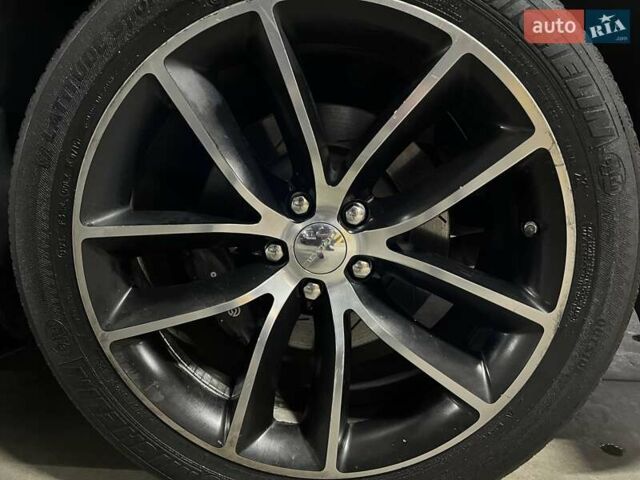 Белый Додж Челенджер, объемом двигателя 6.4 л и пробегом 92 тыс. км за 28300 $, фото 17 на Automoto.ua