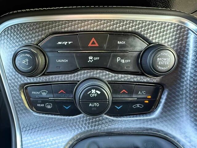 Білий Додж Challenger, об'ємом двигуна 6.2 л та пробігом 70 тис. км за 12800 $, фото 8 на Automoto.ua
