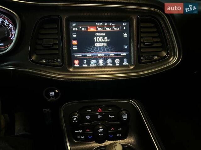 Белый Додж Челенджер, объемом двигателя 6.4 л и пробегом 92 тыс. км за 28300 $, фото 42 на Automoto.ua