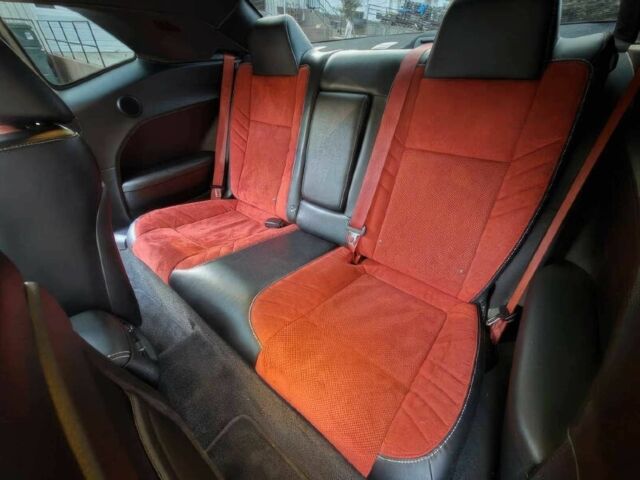 Белый Додж Челенджер, объемом двигателя 6.2 л и пробегом 75 тыс. км за 9500 $, фото 9 на Automoto.ua