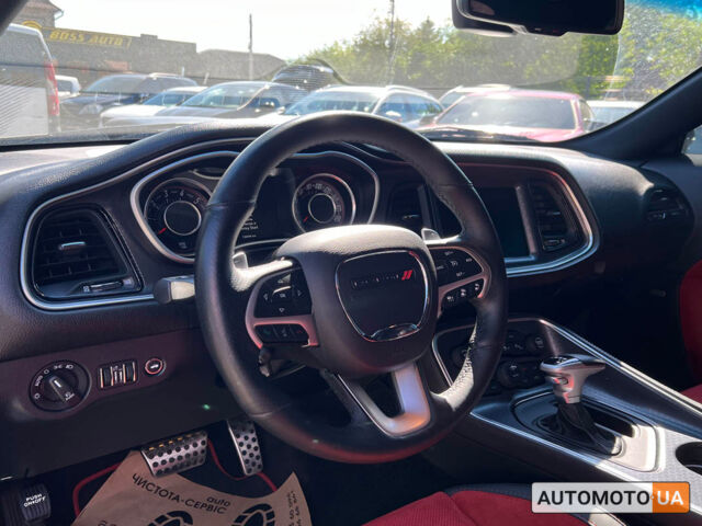 Белый Додж Челенджер, объемом двигателя 6.4 л и пробегом 136 тыс. км за 35000 $, фото 8 на Automoto.ua