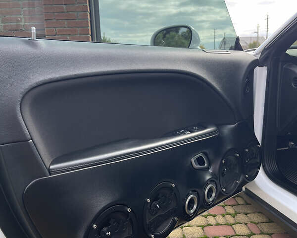 Белый Додж Челенджер, объемом двигателя 3.6 л и пробегом 72 тыс. км за 23000 $, фото 9 на Automoto.ua