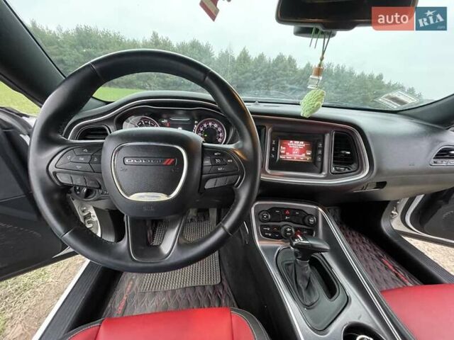 Белый Додж Челенджер, объемом двигателя 3.6 л и пробегом 109 тыс. км за 19000 $, фото 12 на Automoto.ua