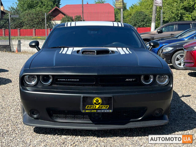 Белый Додж Челенджер, объемом двигателя 6.4 л и пробегом 136 тыс. км за 35000 $, фото 1 на Automoto.ua