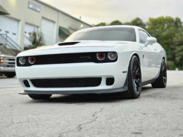 Белый Додж Челенджер, объемом двигателя 6.2 л и пробегом 79 тыс. км за 12000 $, фото 3 на Automoto.ua