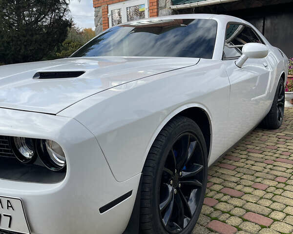 Белый Додж Челенджер, объемом двигателя 3.6 л и пробегом 72 тыс. км за 23000 $, фото 6 на Automoto.ua