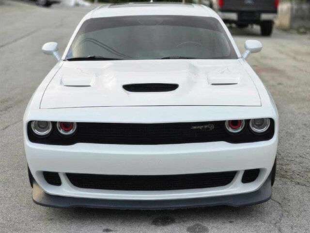 Белый Додж Челенджер, объемом двигателя 6.2 л и пробегом 79 тыс. км за 12000 $, фото 1 на Automoto.ua